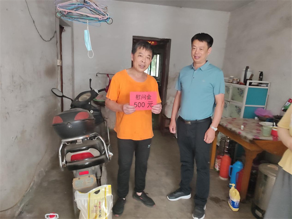 淮南：我为群众办实事 大通区工会开展“工会进万家”走访慰问活动