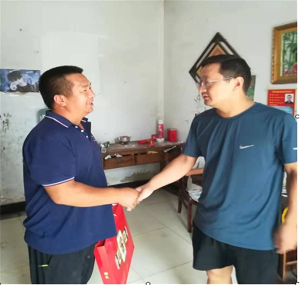 淮南市毛集分局党支部组织开展走访群众，情暖中秋节活动