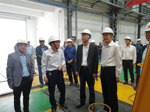 淮南潘集区长闪健赴安徽精锐机械维修有限公司调研暨开展“四送一服”工作