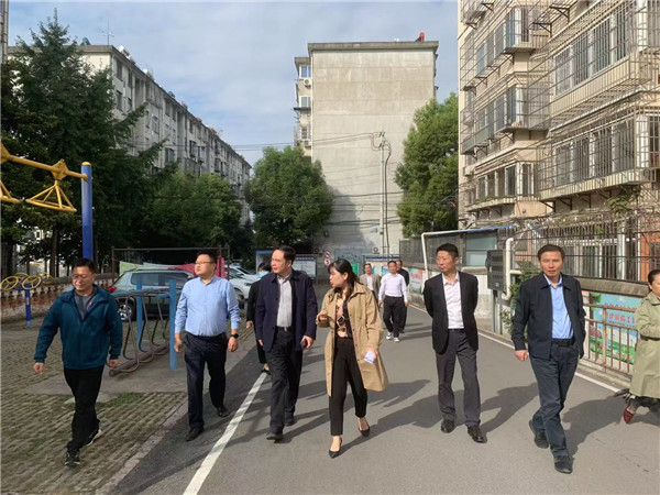 淮南：李宝云一行深入龙泉社区实地调研文明城市创建工作