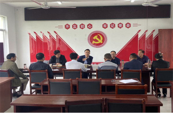 淮南市经信局党委副书记余守坤带队赴焦岗村调研指导乡村振兴工作