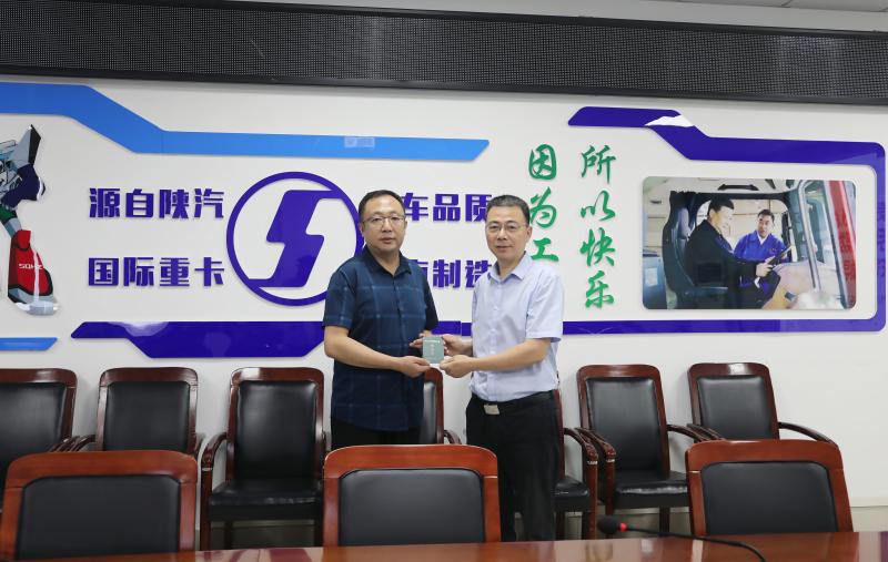 淮南市姚多智赴企业颁发淮南市高层次人才“优才卡”