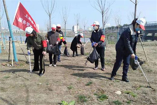 淮南：潘集区委宣传部携静宝市容公司志愿者开展学雷锋活动