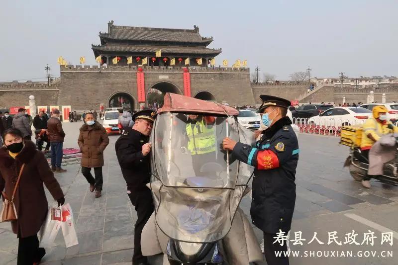 淮南寿县电瓶三轮车治理，扣押近30辆电瓶三轮车，每位车主都写下书面保证，承诺以后不再用三轮车进行营运。