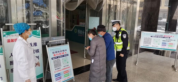 寿县交警紧急护送危急孕妇就医