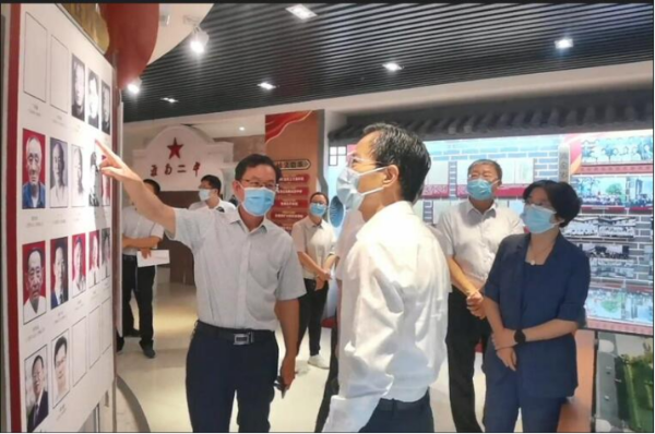 淮南市市长张志强率队到淮南二中开展教师节走访慰问活动