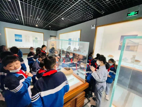淮南市淮师附小大通校区组织学生参观淮南市博物馆