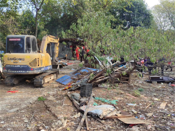 淮南舜耕山管理处依法拆除违章建筑