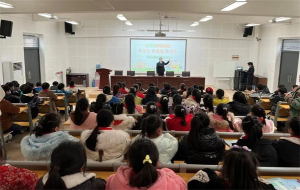 淮南潘集区：开学法治第一课 护航青春助成长