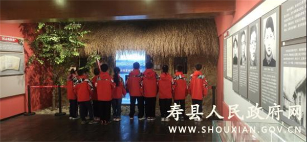 淮南寿县大顺镇少先队员清明祭英烈